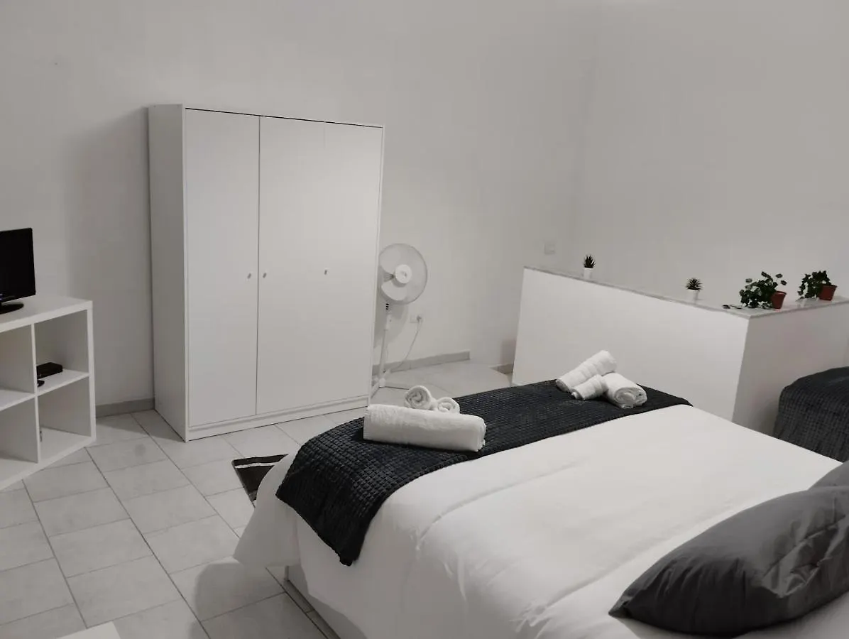Apartament House Luroke Katania