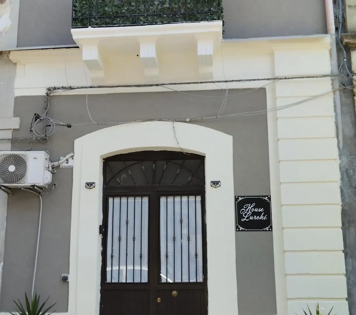 Apartament House Luroke Katania