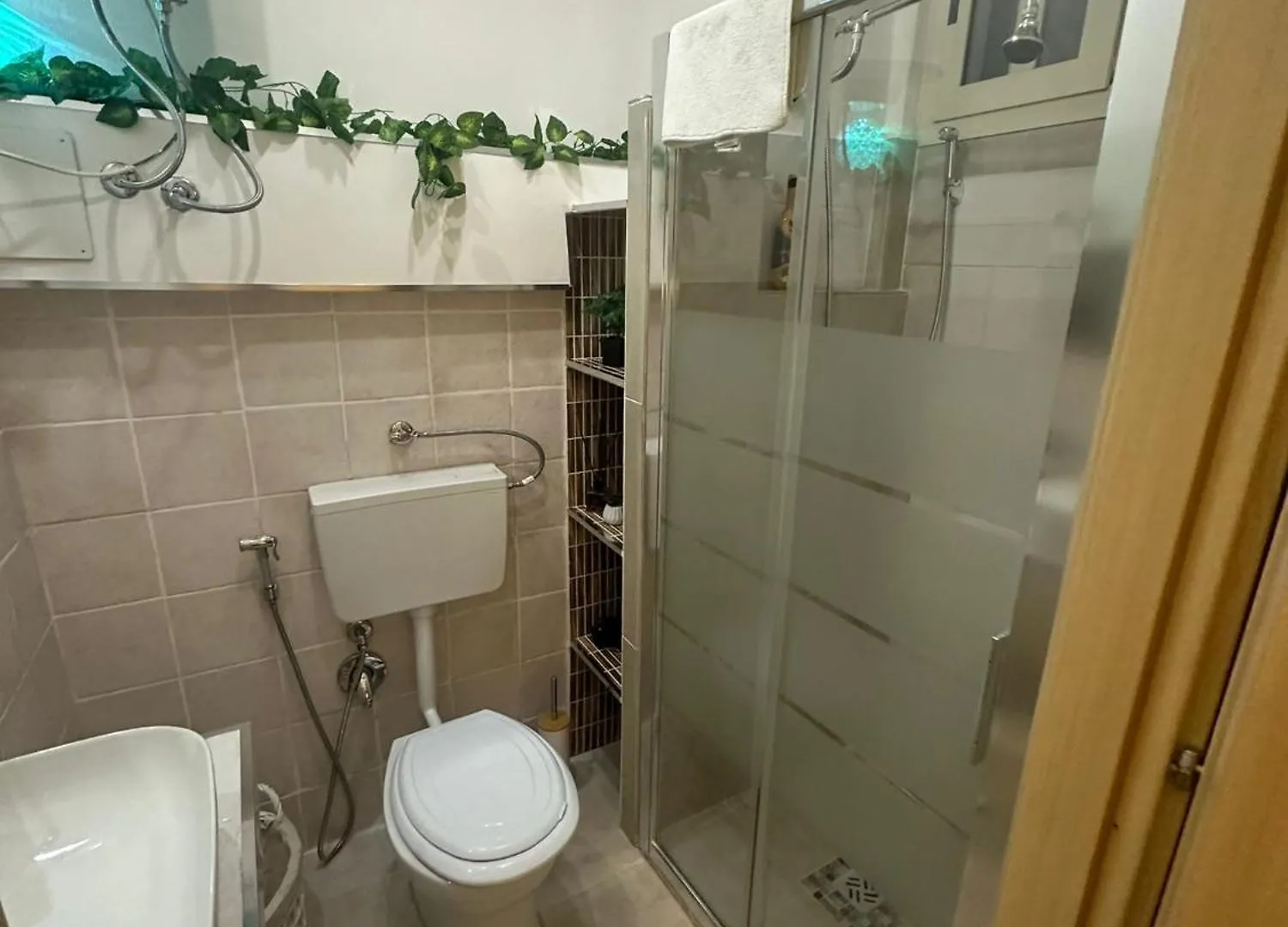 Apartament House Luroke Katania 0*,