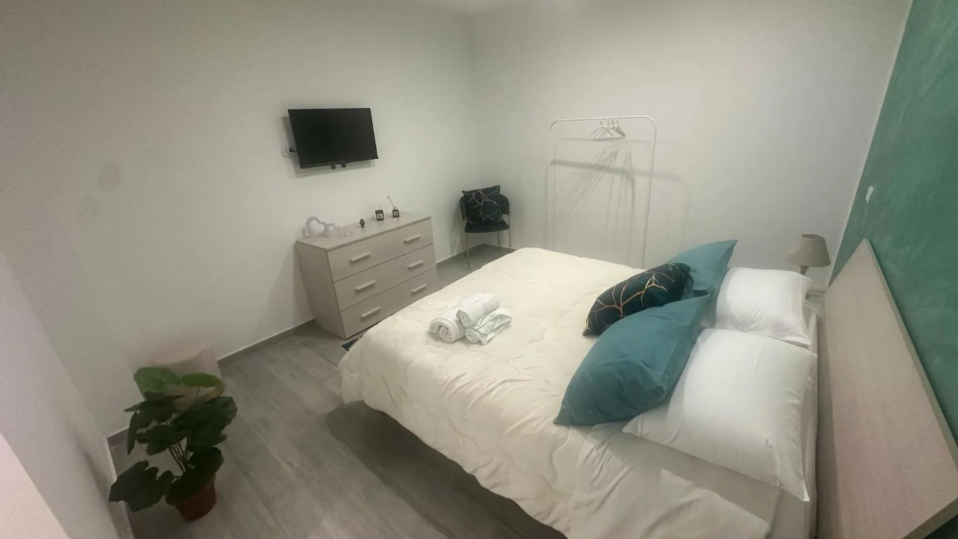 Apartament House Luroke Katania